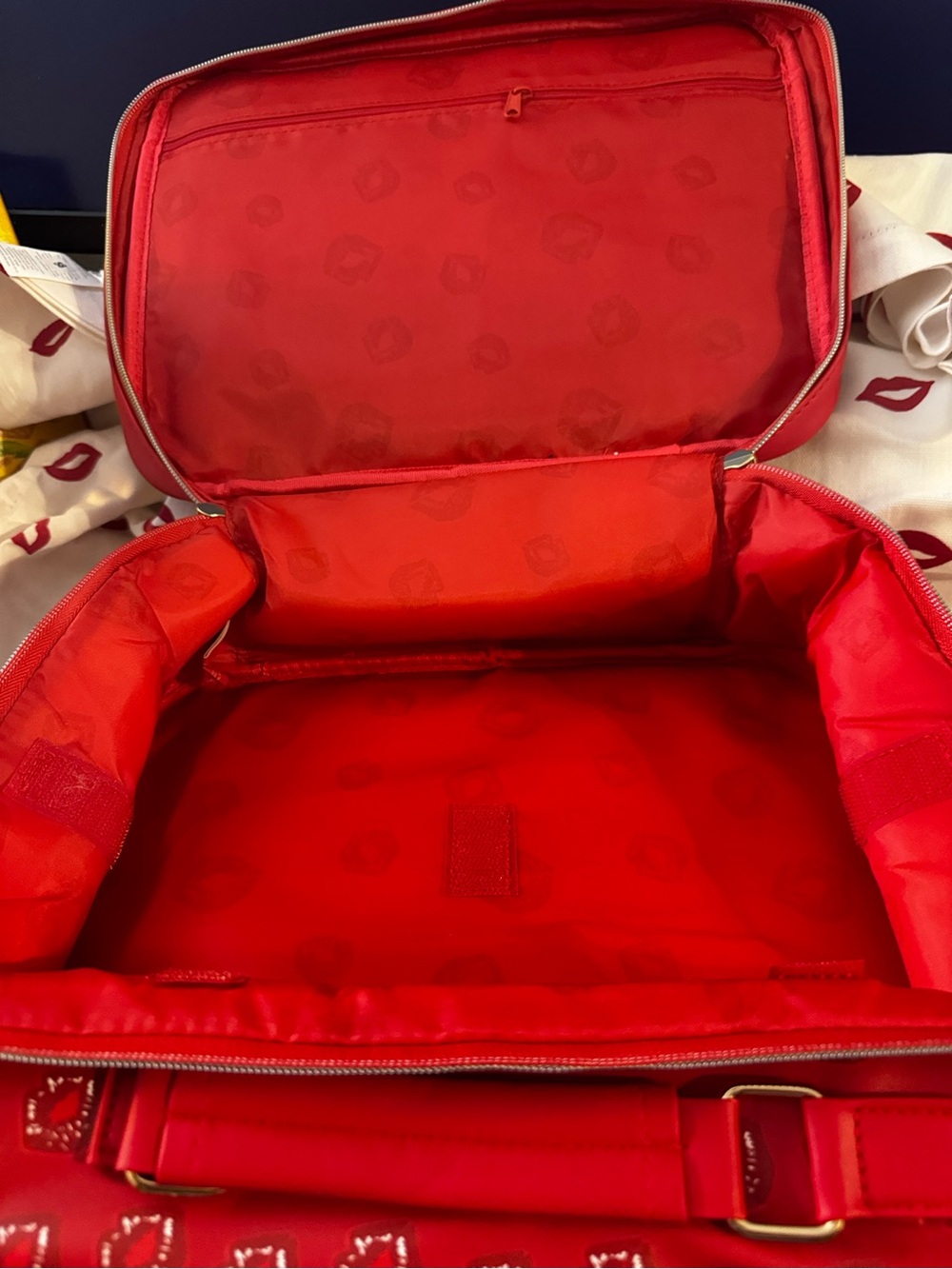 Betty Boop Red Cosmetic Bag - Glamlite lenticular motion with crossbody strap - Picture 3 of 9